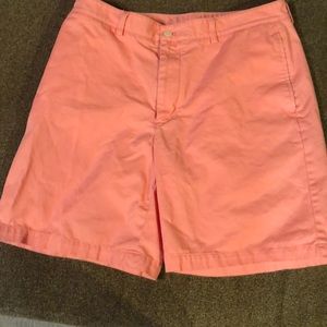 Vineyard vines khaki shorts!
